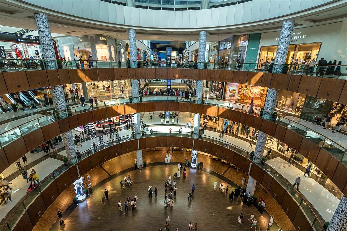 Жемчужина шоппинга: трц dubai mall. Дубай торговый центр дубай молл аквариум. Торговый центр дубай молл. Площадь тц дубай молл. Нахил молл дубай.