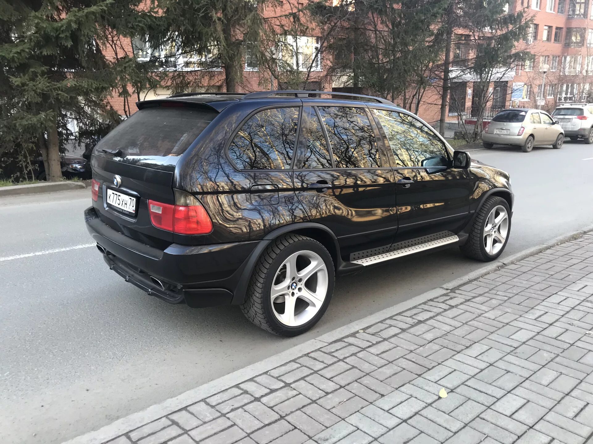 Шины бмв х5 е53. BMW e53 87 стиль. BMW x5 e53 r19. BMW e53 диски r20. BMW x5 e53 r18.