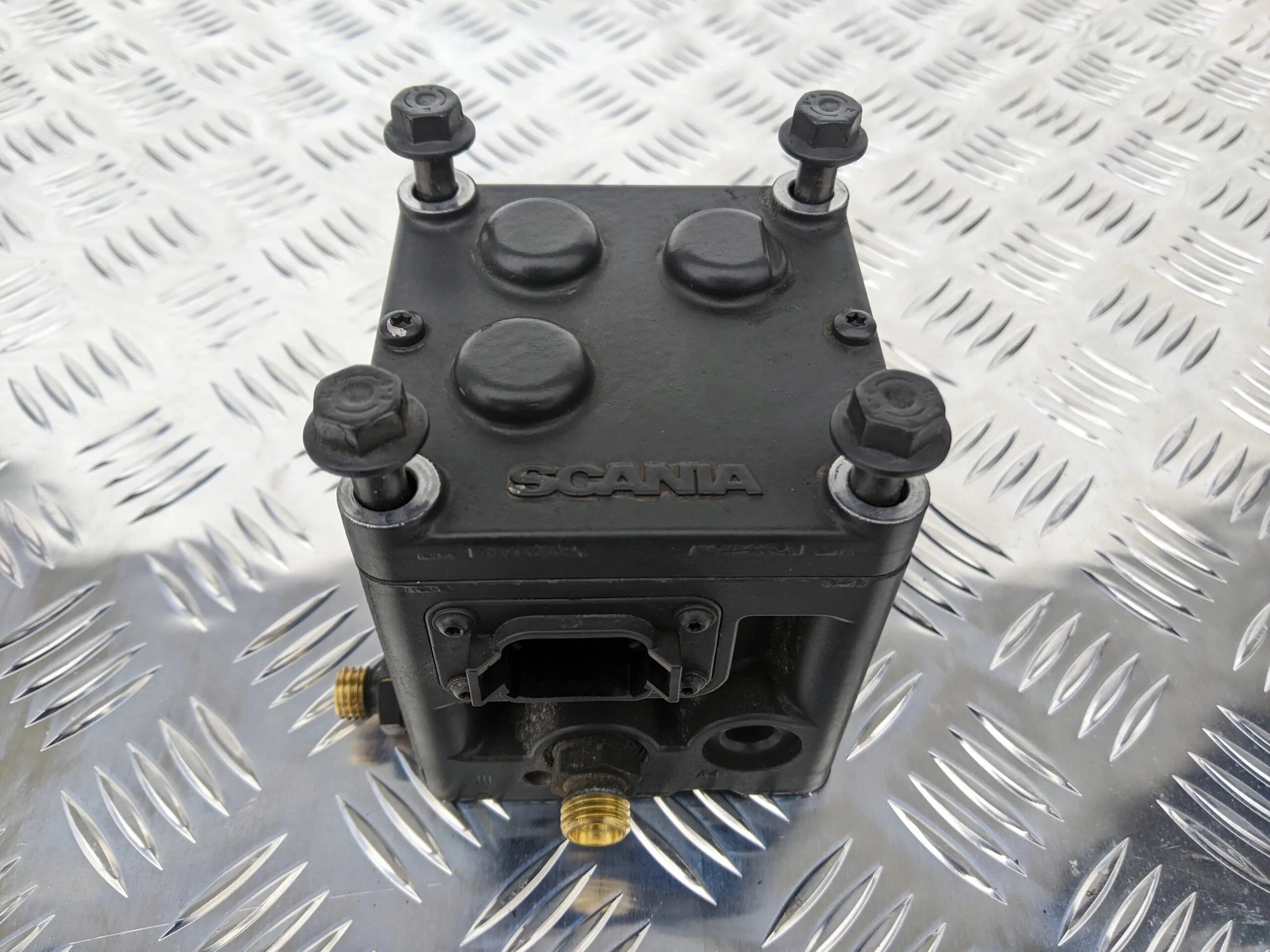 Блок управления кпп скания 1493769. Блок клапанов скания. 1493769 корпус клапана. Блок клапанов скания grs905 коробка. Блок клапанов горного тормоза скания 6.
