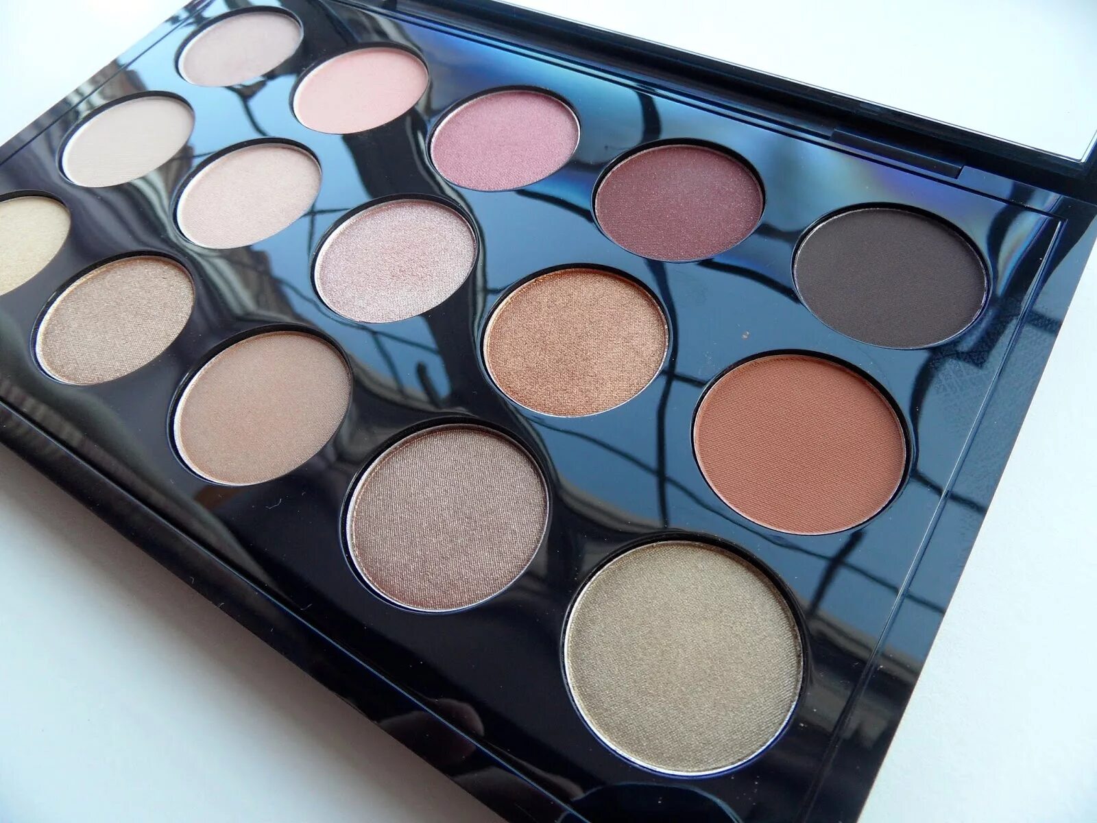 Палетка mac. Мак косметика палетка теней. палетка теней mac 2108. палетки теней mac eye shadow palette. mac in the flesh палетка для теней х15.