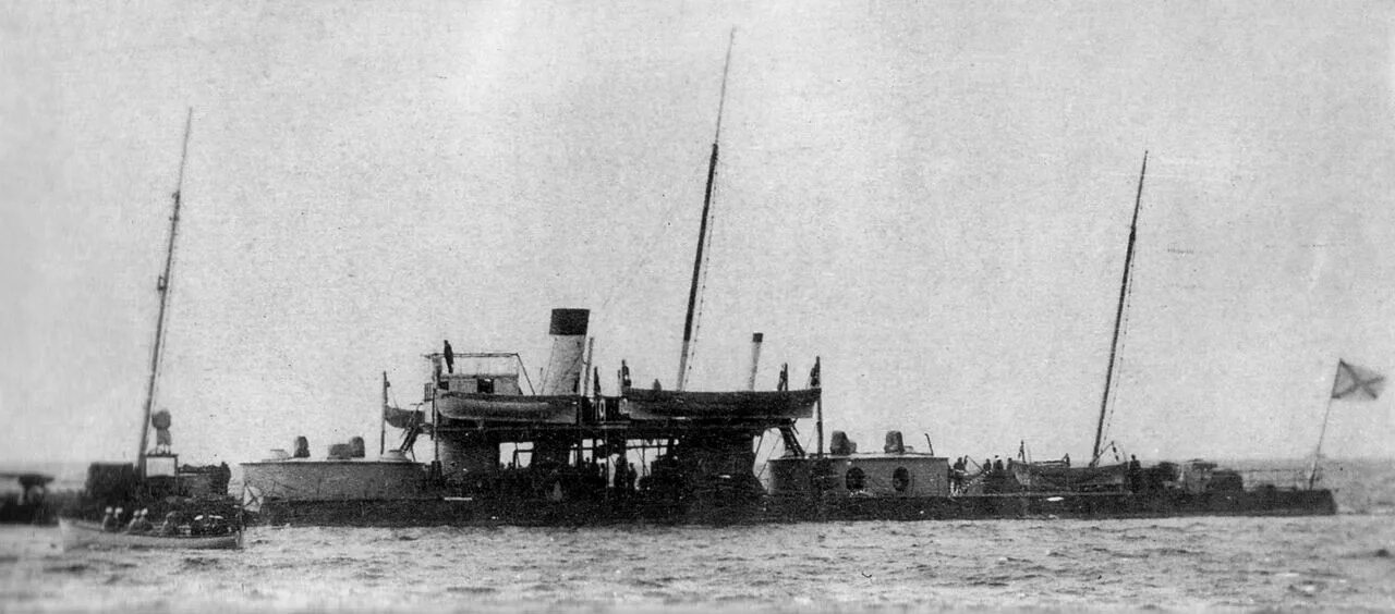 Русалка броненосная лодка макаров. Броненосец береговой обороны русалка. Канонерская лодка смерч. Броненосная лодка русалка. Броненосец русалка.