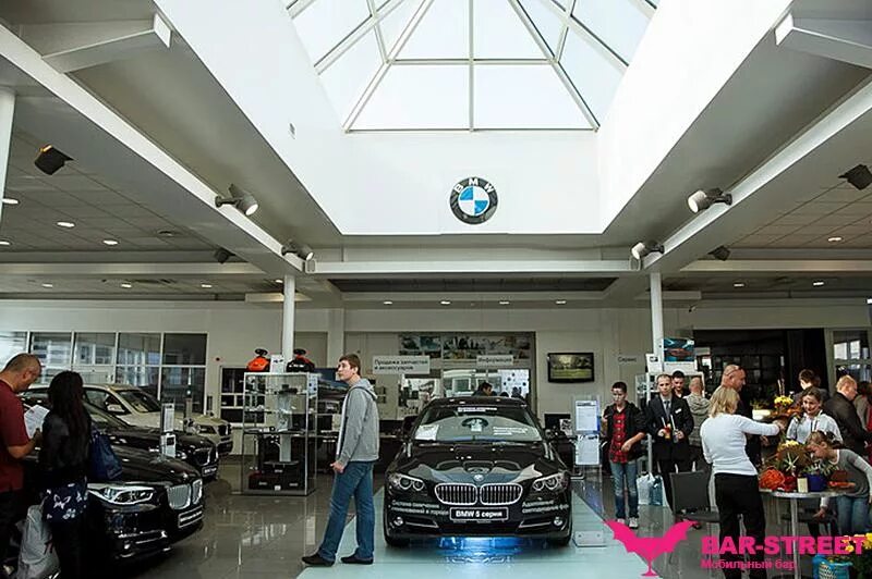 Аксель-моторс санкт-петербург бмв. Бмв на стартовой 10 автодом. Дилерский центр bmw. Eurosib bmw. Автосалон бмв.