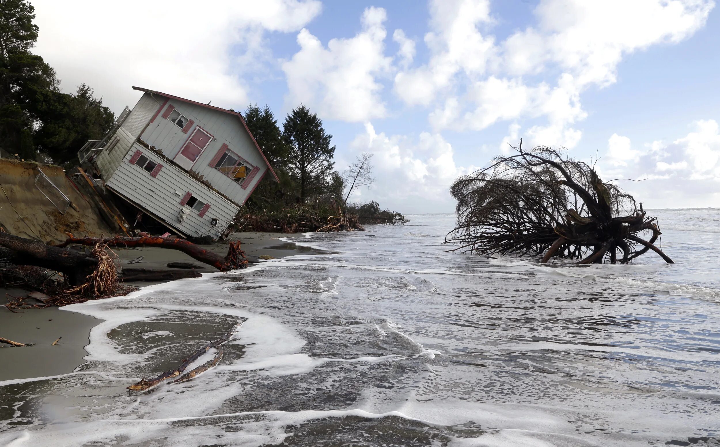 Natural disasters hurricane. Водные стихийные бедствия. Тихийны ебедствия. Наводнения. Ураганы и наводнения. Чрезвычайная ситуация наводнение.