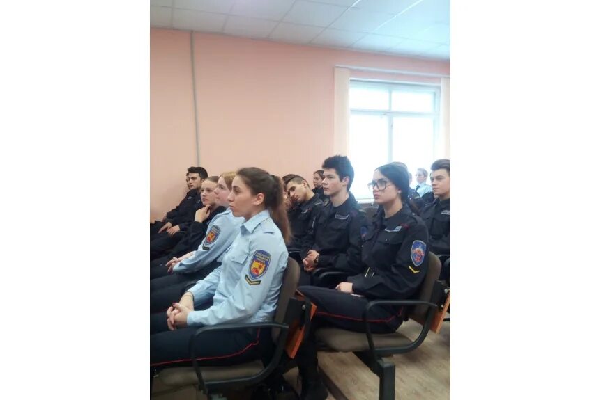 Смоленский колледж правоохраны. Колледж правоохраны и правосудия смоленск. В смоленском колледже правоохраны и правосудия. Смоленский колледж правоохраны и правосудия на параде. Смоленский колледж правоохраны и правосудия студенты с медалями.