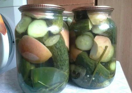Маринованные огурцы с яблоком