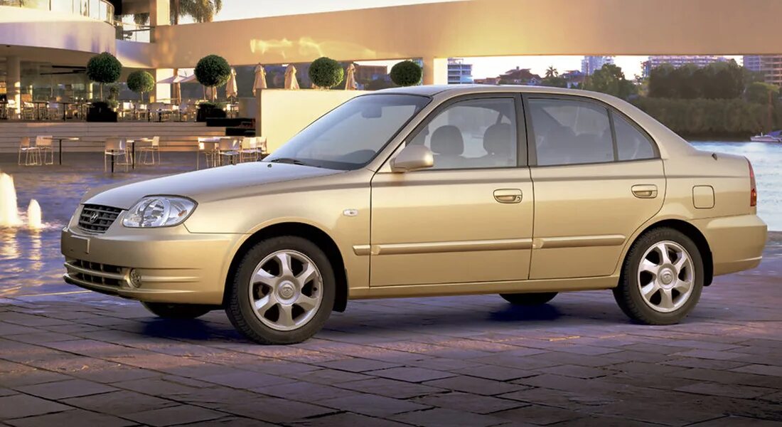 Hyundai accent r16. Гвардейский акцент. Hyundai accent 2008 тюнингованный. Hyundai accent tagaz. Хендай акцент серебристый.