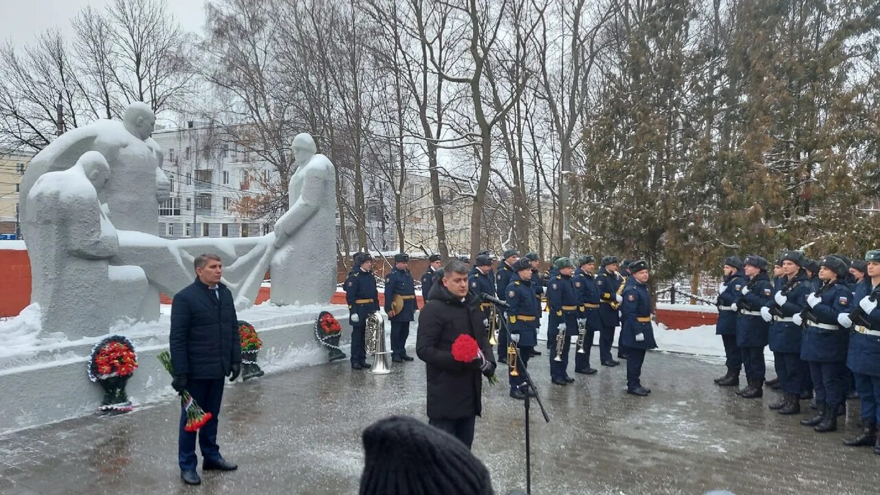 Тула ул тульского рабочего полка 96. Тульского рабочего полка 96/3. всехсвятское кладбище тула братская могила. памятник тульскому рабочему полку.