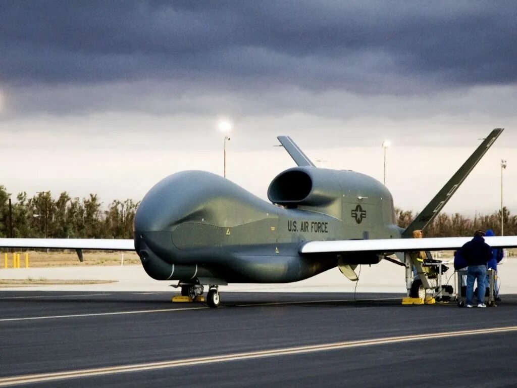 Глобал хок. ВВС США RQ-4b Global Hawk. Дрон RQ-4 Global Hawk. БПЛА RQ-4. Беспилотник RQ-4b Global Hawk.