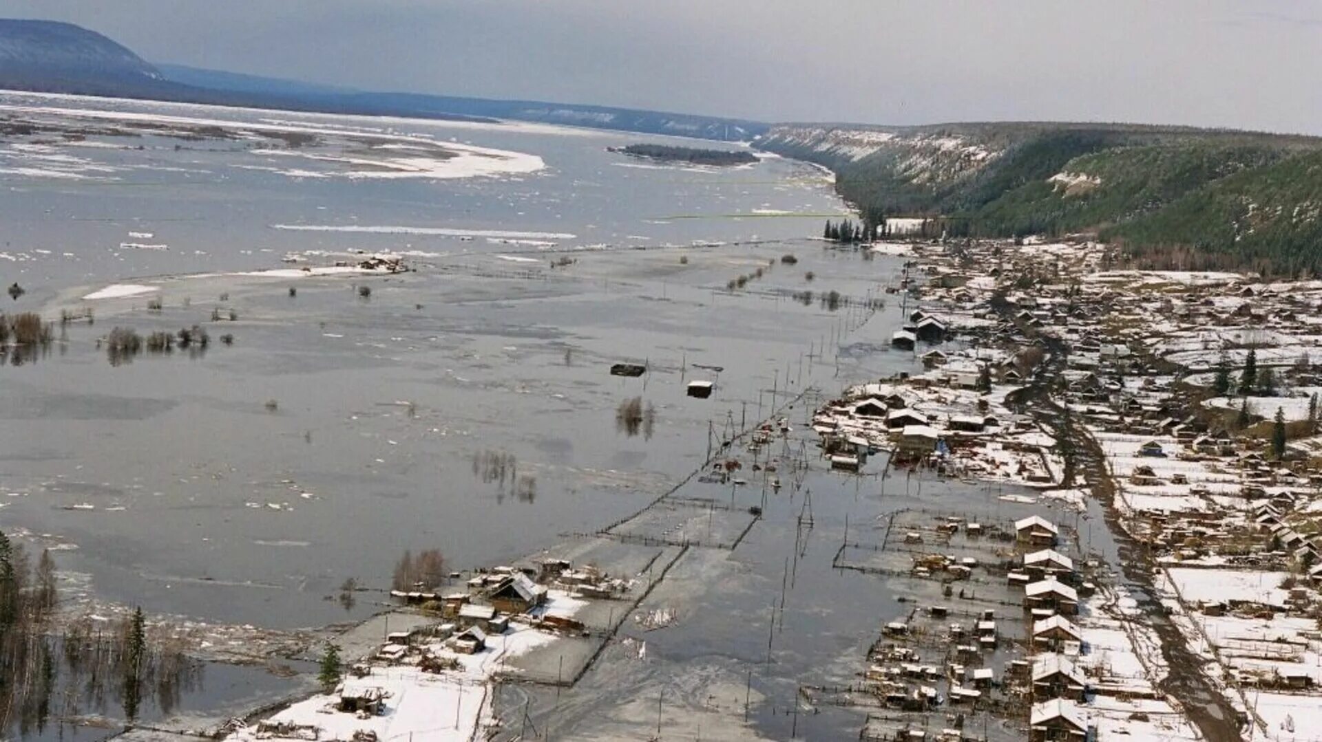 Погода в лени. Ленск Саха Якутия. Ленск Якутия наводнение 2001. Ленск Якутия 2001. Ленск наводнение 2001г.