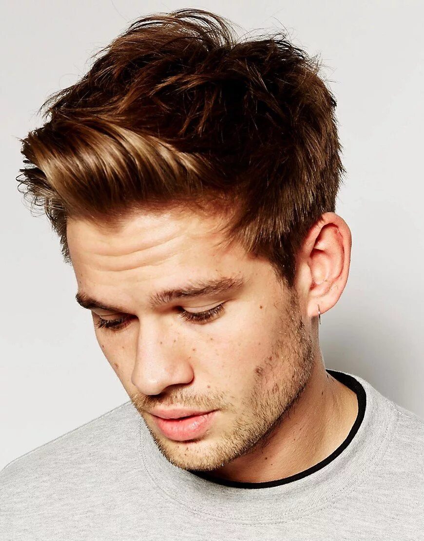 Мужские стрижки. Торчащий вихор. Торчащий вихор. Стрижки для парней. Прически для мужчин.
