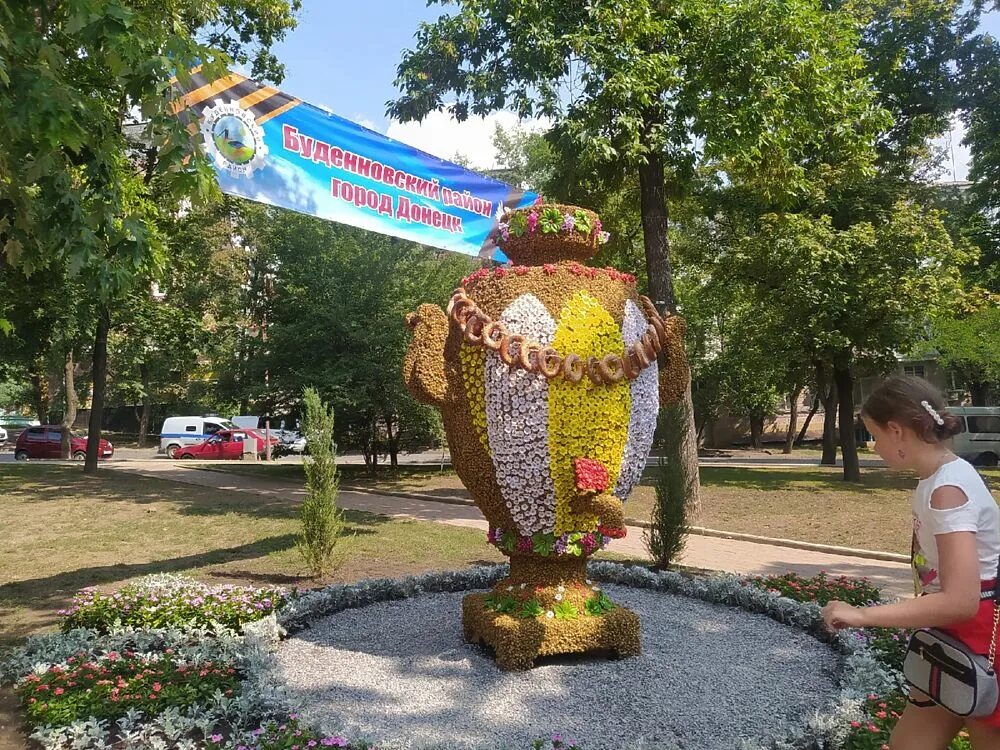 Ярмарка цветов ростов на дону 2025. Выставка цветов. ярмарка цветов. выставка цветов в москве. выставка люди донбасса бульвар пушкина.