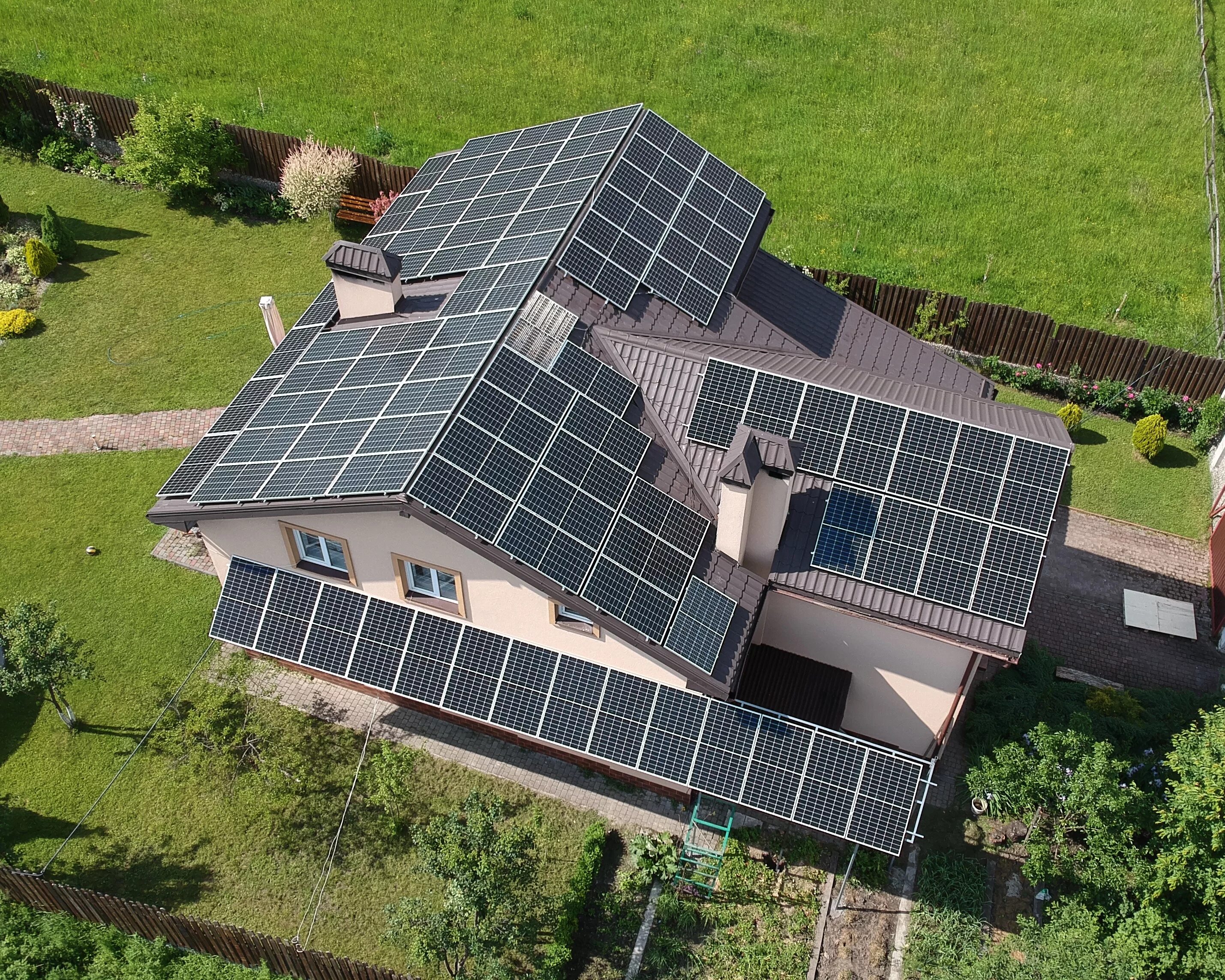 Калибр бэг-6100аи дисплей. Бензиновый генератор на даче. Загородный дом генератор. Дом для генератора. Generator installation.