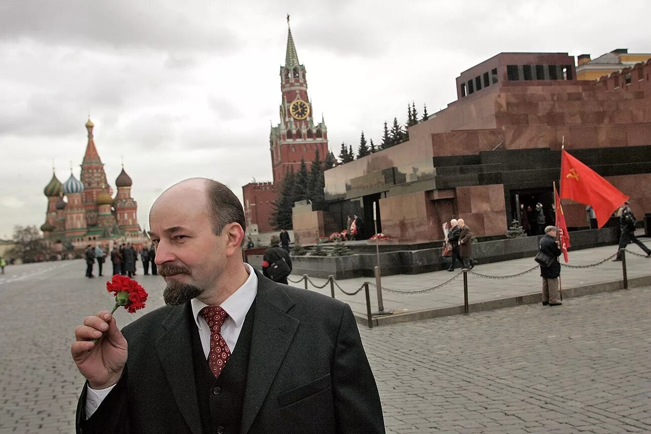 Почему стоит ленинский. Мавзолей Владимира Ильича Ленина в Москве.