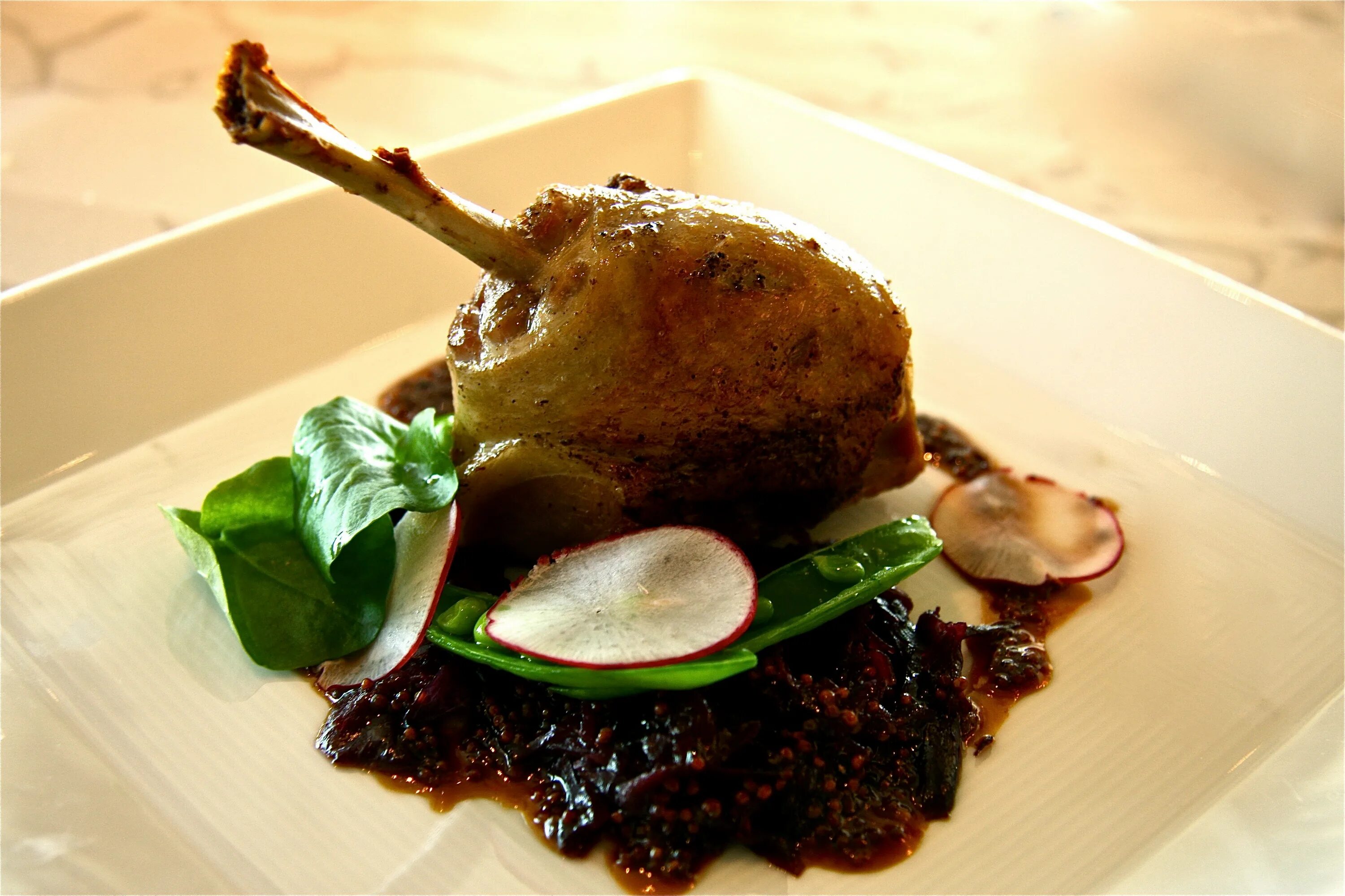 Утиная голень конфи. Утиная ножка французский конфи. Окорочок утиный конфи. Конфи де канар. Утиные ножки конфи.