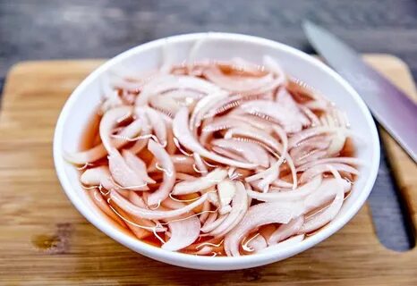 Свежий лук с уксусом