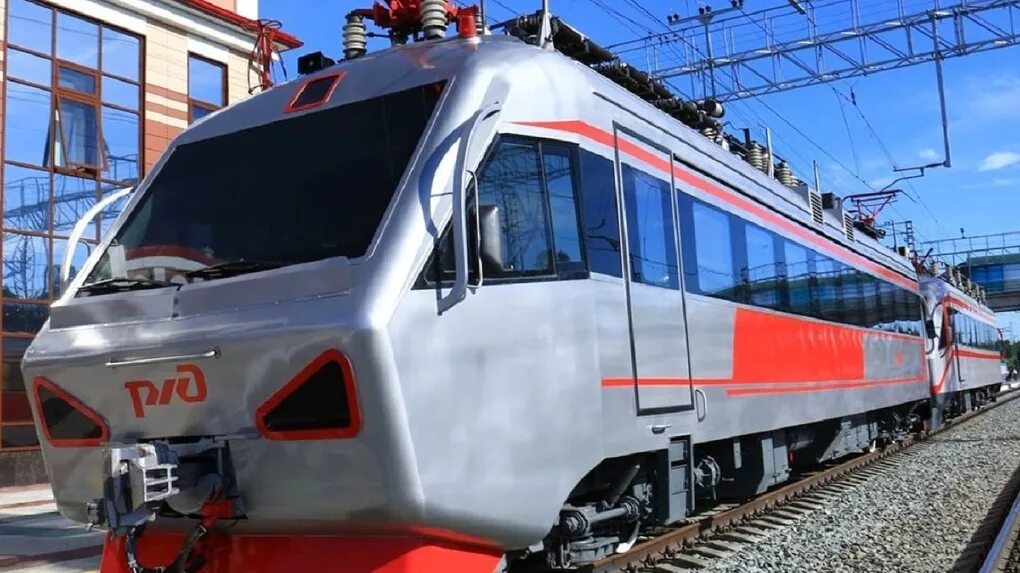 Поезд новосибирск. Эт2м 124. Станция убинская новосибирская. Электрички новосибирск фото. Поезд новосибирск убинское.