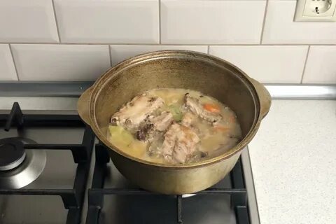 Картошка с ребрами на плите