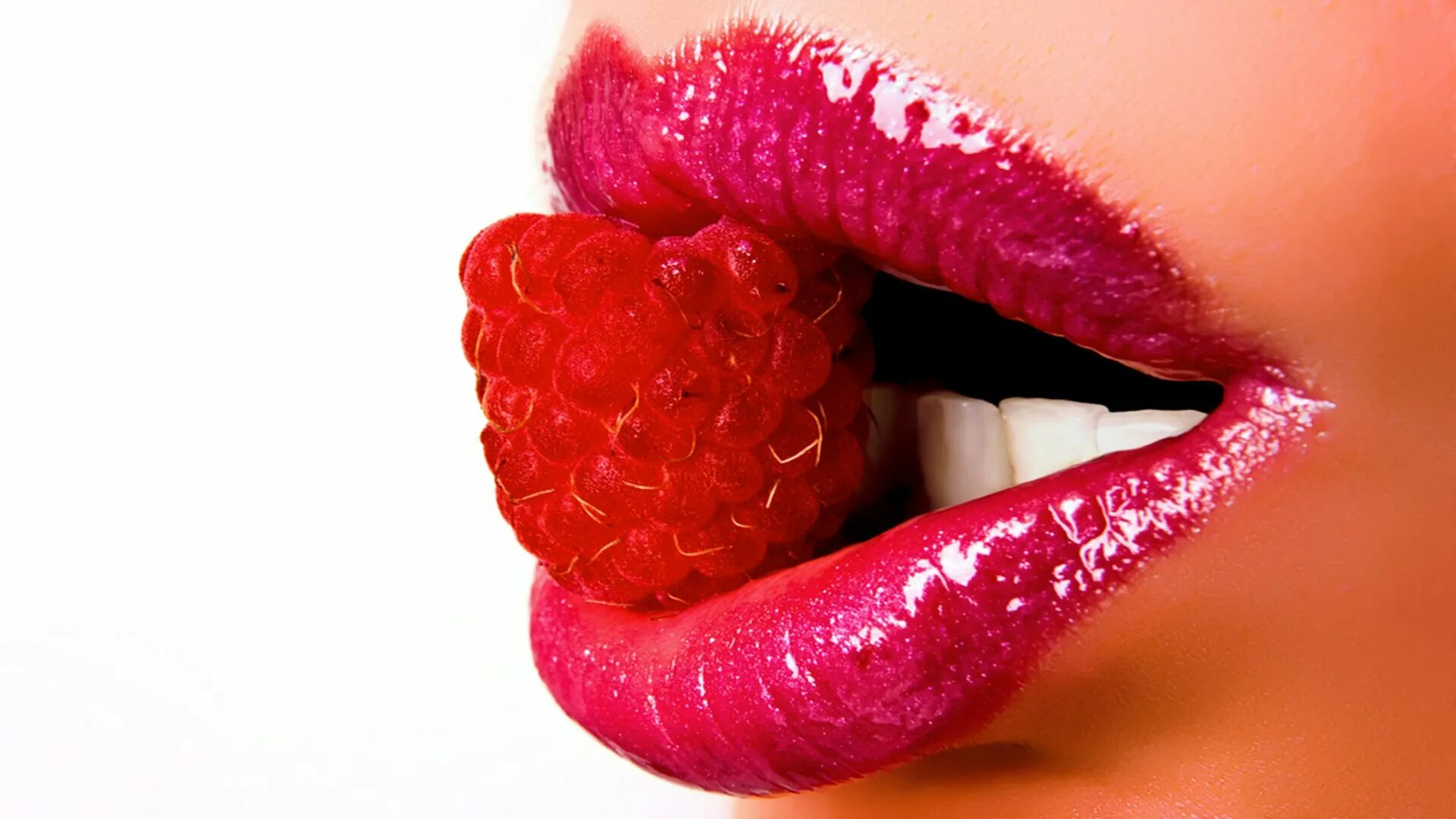 Поцелуй в губы. Накрашенные губы. Сладкие губы. Красивые губы. Губы со сладостями.