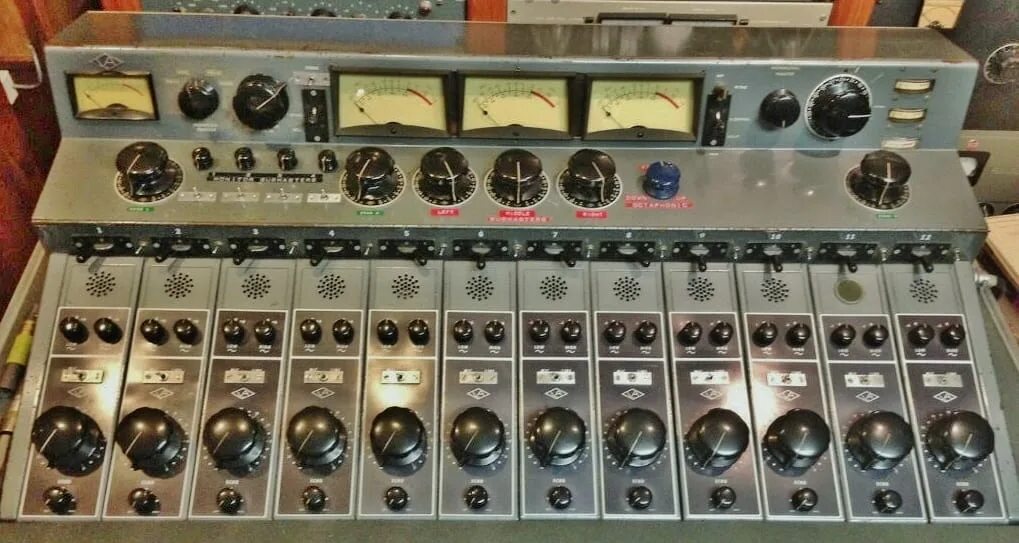 Audio 610. Universal audio 610. universal audio 610 mk2. universal audio 2-610. universal audio la-610 mk 2.