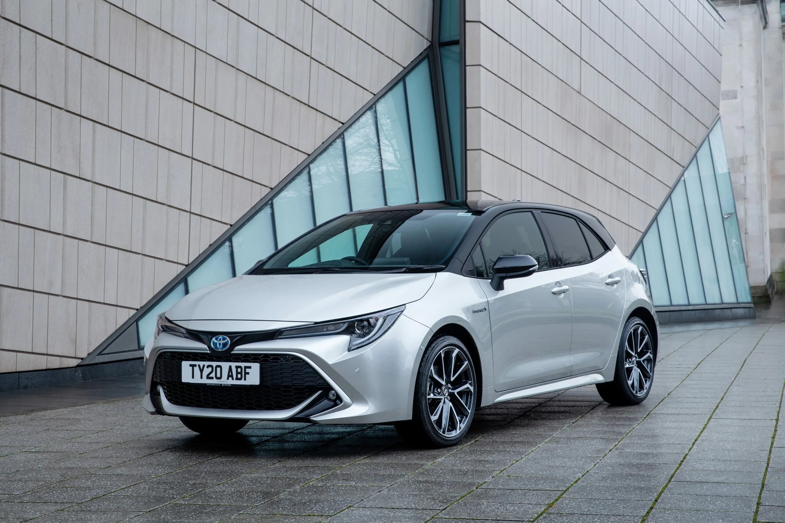 Тойота Королла гибрид 2019. Toyota Corolla Hybrid 2019 Hatchback. Тойота Королла хэтчбек гибрид 2020. Тойота Королла гибрид хэтчбек 2019. Corolla гибрид