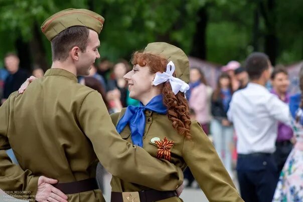 Танец песни синий платочек. Военный вальс синий платочек. Синий платочек Победы. Синий платок Победы. Синий платочек вальс Победы.