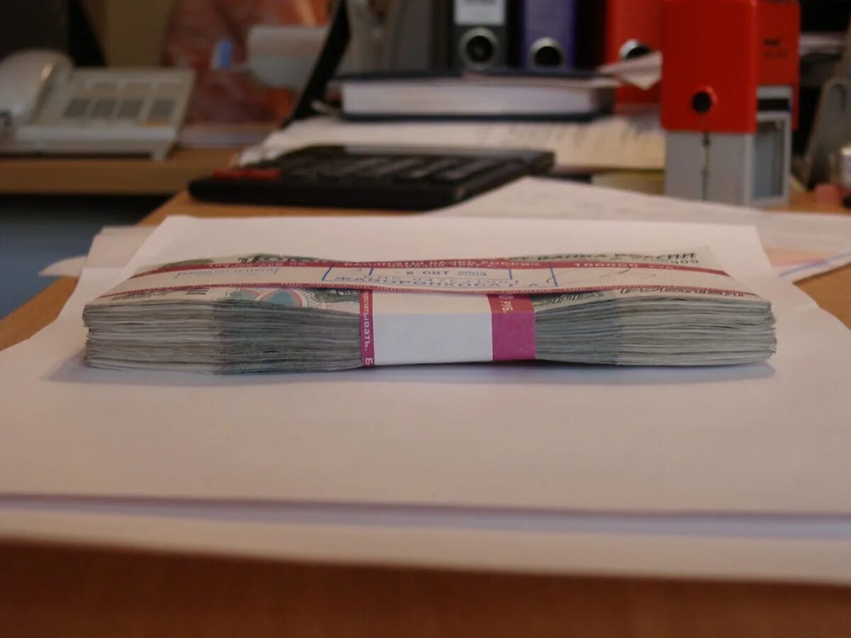Девяти миллионный. Денег 600 тысяч рублей. Конфискованные деньги. Девяти миллионный. Конфискованные деньги.