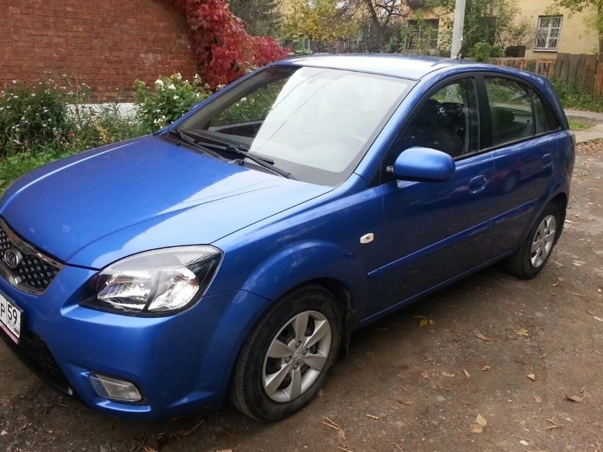 Куплю рио хэтчбек пробегом. Kia Rio 2010 синий. Kia Rio II Рестайлинг 2010. Kia Rio II Рестайлинг 2010 хэтчбек. Kia Rio II хэтчбек 2006.