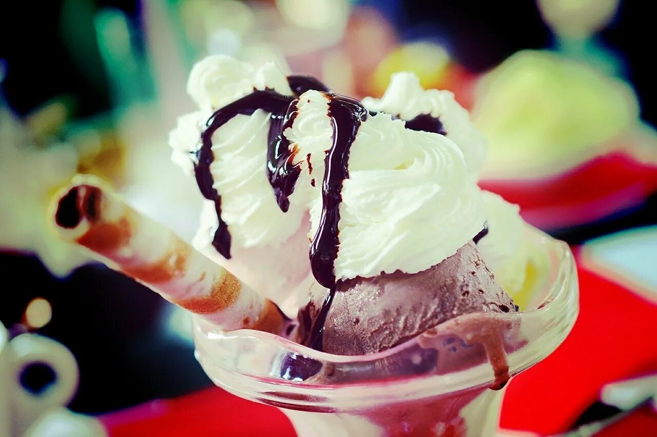 Мороженое Sundae. Красивое мороженое. Мороженое красиво. Очень красивое мороженое. Можно мороженое поесть