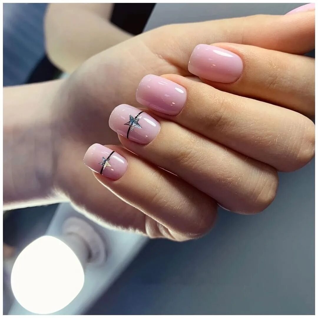 ногти медработника. маникюр для медика. ногти медработника. маникюр в медицинском стиле. красивые аккуратные ногти.