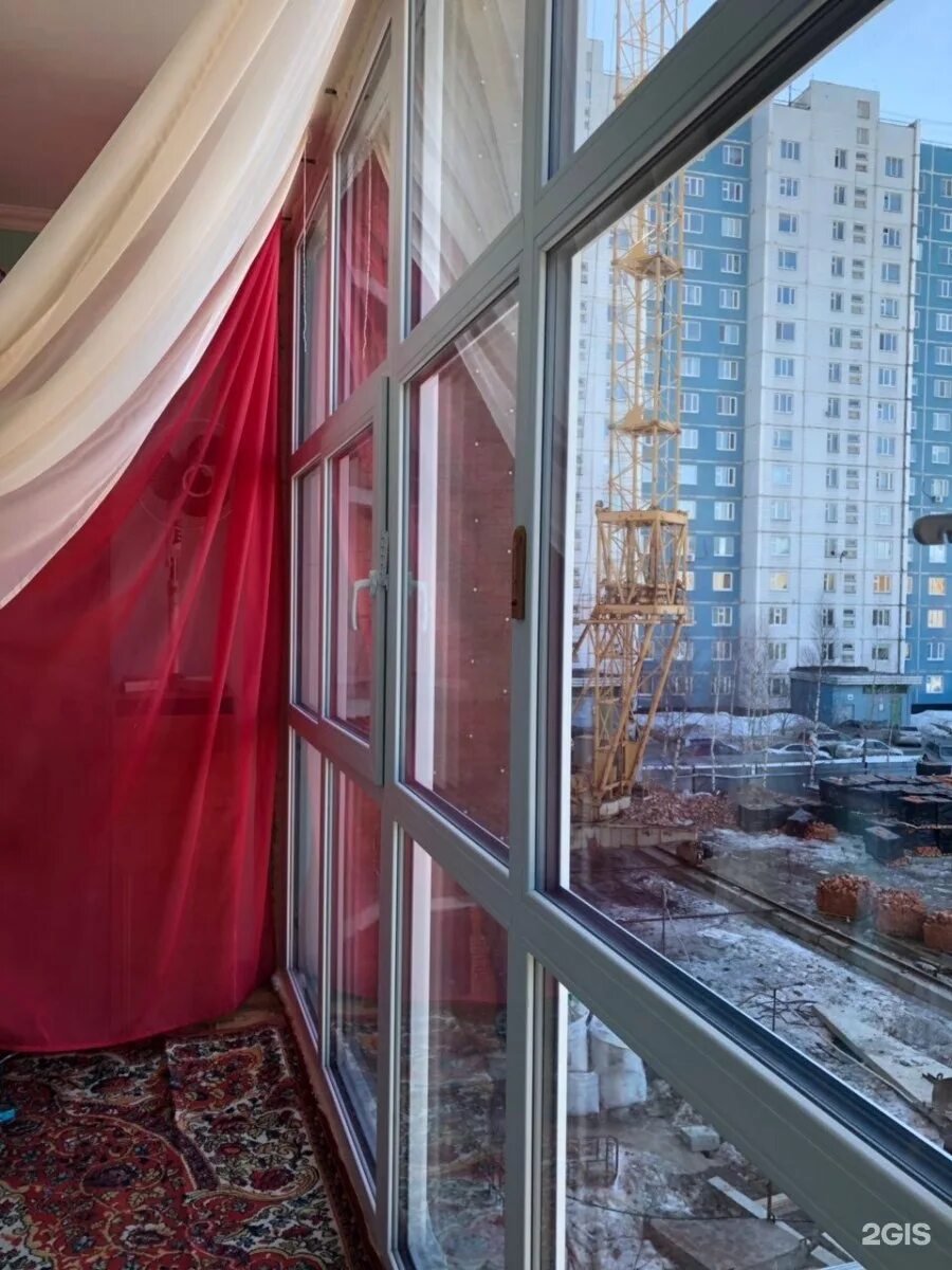 Пластиковые окна нижневартовск. Ветровые окна. Новокузнецк вид из окна. Брянск панорамный балкон. Балкон окно ветровое.