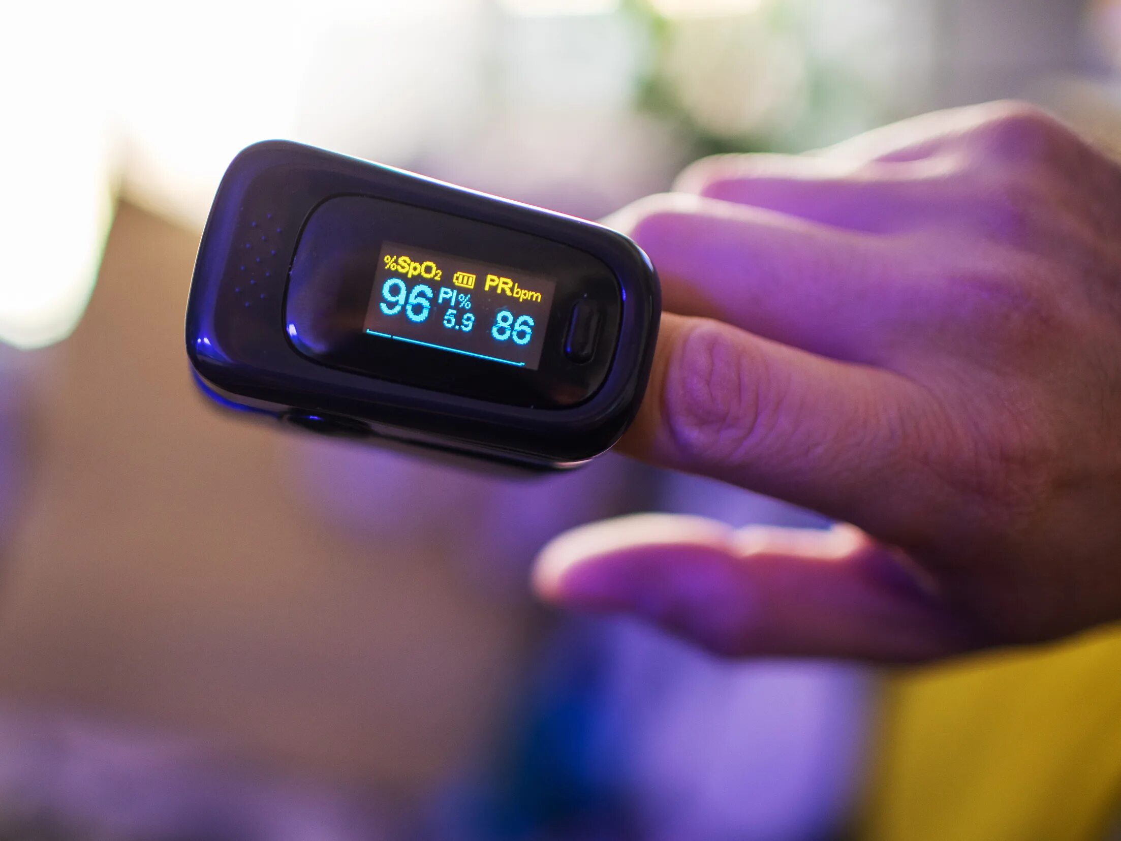 Пульсоксиметр рейтинг 2025. Пульсоксиметр pulse oximeter 2013 года. цифровой пульсоксиметр fingertip pulse oximeter sp02. пульсоксиметр oximeter копия. оксиметр d09100.