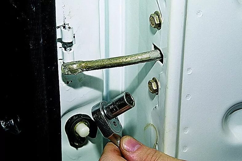 ручка двери нива 21214 наружная. ваз дверь нива 2121. замок двери ваз нива 21213. замок двери нива 21213. как снять дверь нива 21214.