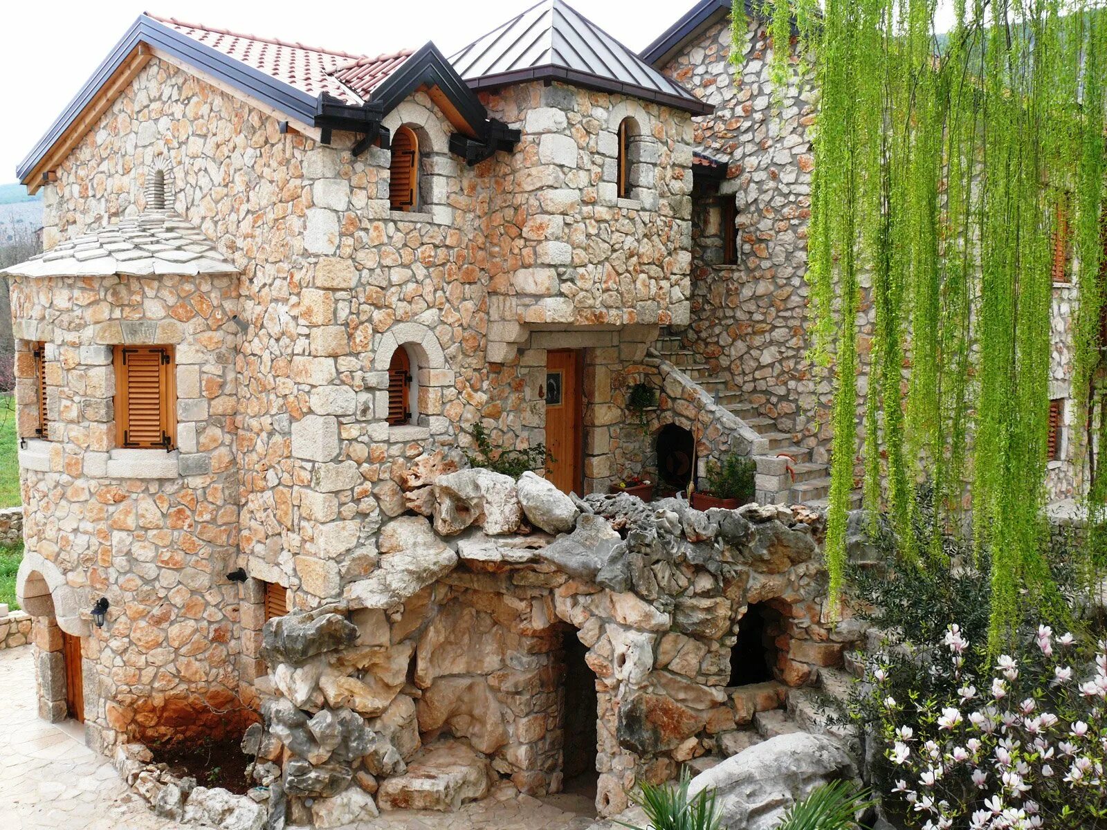 Камень разбитое сердце кисегач. Каменными под 3. Камни дольмен мегалит. Надеинские камни бурятия. Текстура камня.