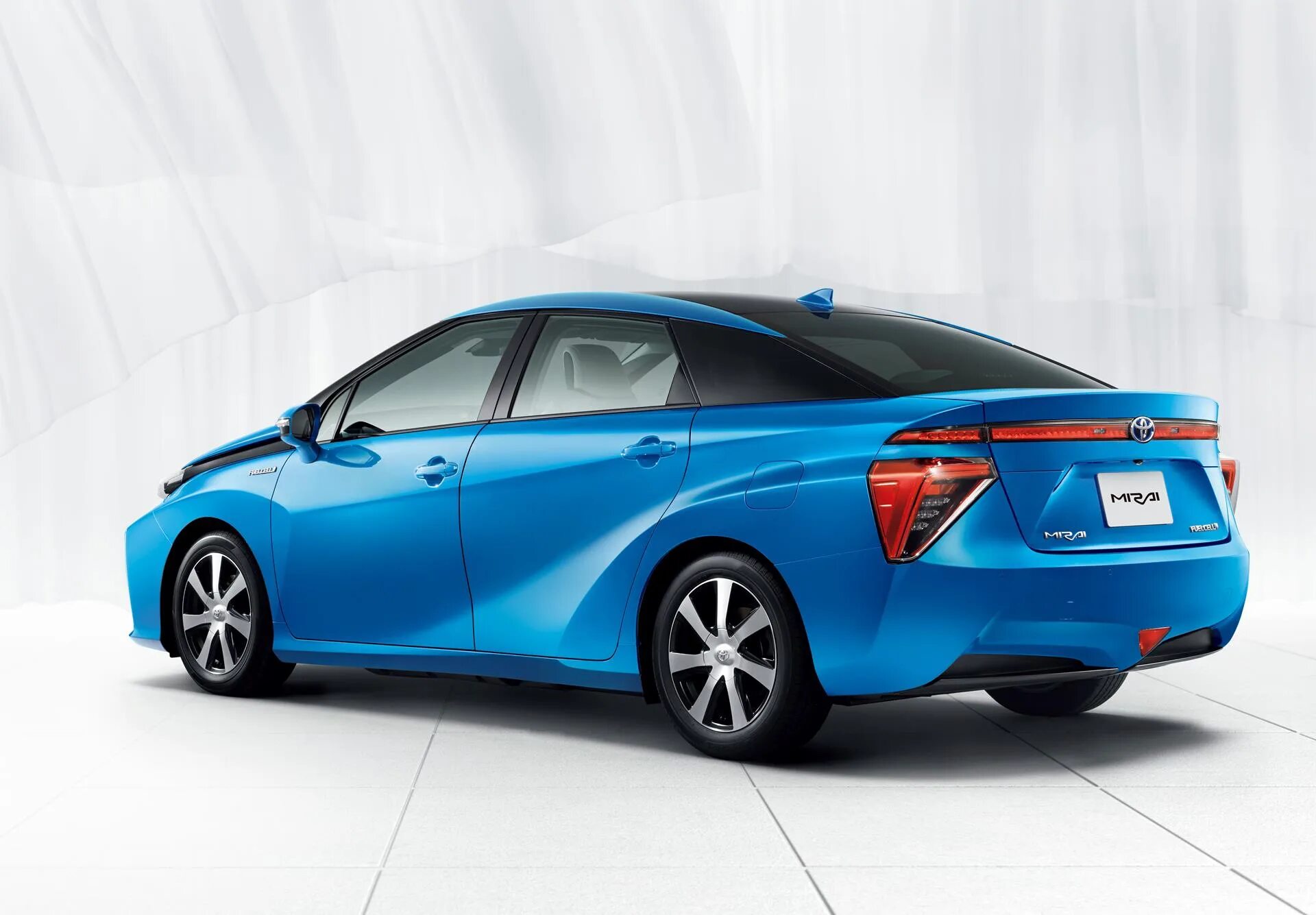 Водородная тойота mirai. Toyota mirai 1. Toyota mirai 2016. Тойота мирай водородный. Самая быстрая машина в мире.