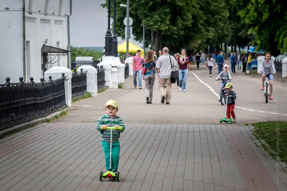 Сайт россия ярославль. Жители Ярославля. Жители города Ярославля. Ярославль население. Население города Ярославль.