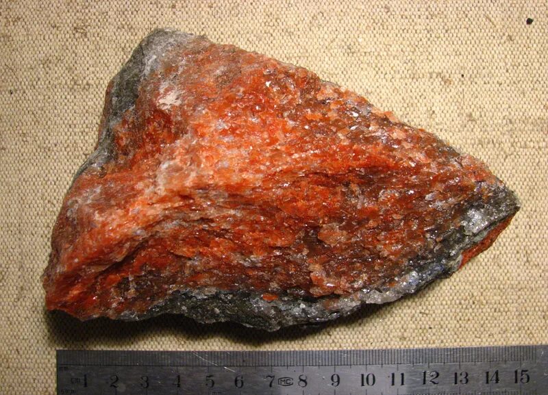 Карналлит сильвинит галит. Калийная руда. Сильвинит минерал. Добыча поташа. Калийная соль это сильвинит.