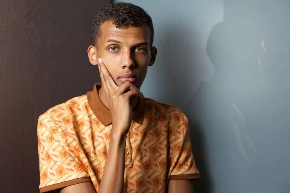 Stromae. Стром певец. Бельгийский певец стромае. Французский певец стромай.