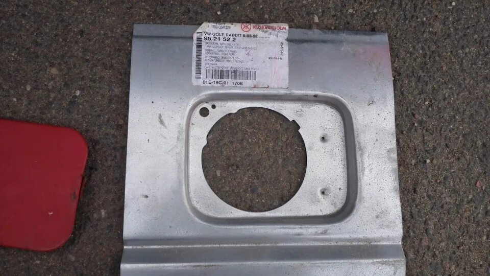 Горловина пассат б3. Ремонт стакана пассат б3. Сгнивший пассат б3. Гнилой пассат б3. Клапан горловины бензобака рено дастер.