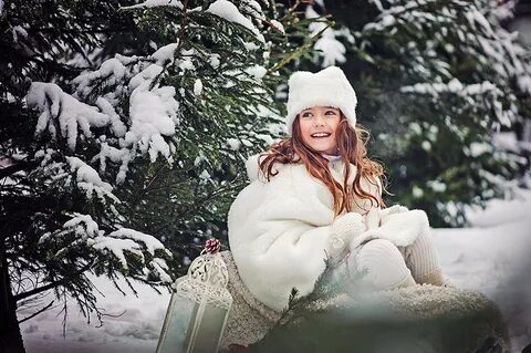 Снег санки шапки ушанки