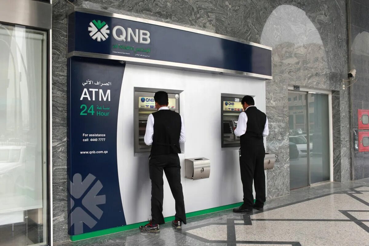 Far bank. Банк Кватар. Национальный банк Катара. Катарские банки в Москве. QNB Банкомат.