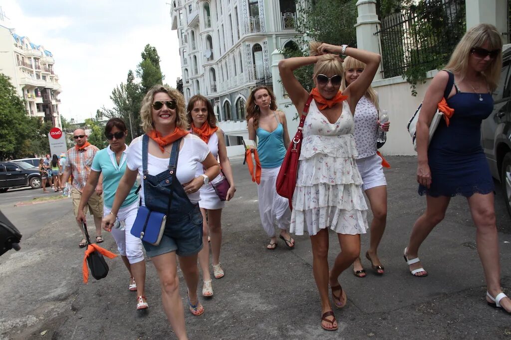 Одесса женщина на европейской площади. Одесситки на улицах. Женщины одессы. Одесса баб. Одесские женщины.