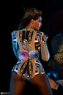 BEYONCE Performs on Her Run Tour in Miami.