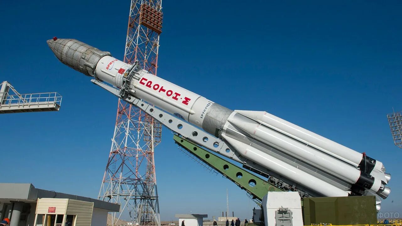 Ракета протон. Ракета на космодроме фото. Известная ракета. Ракетоноситель протон м. Рн союз на старте.