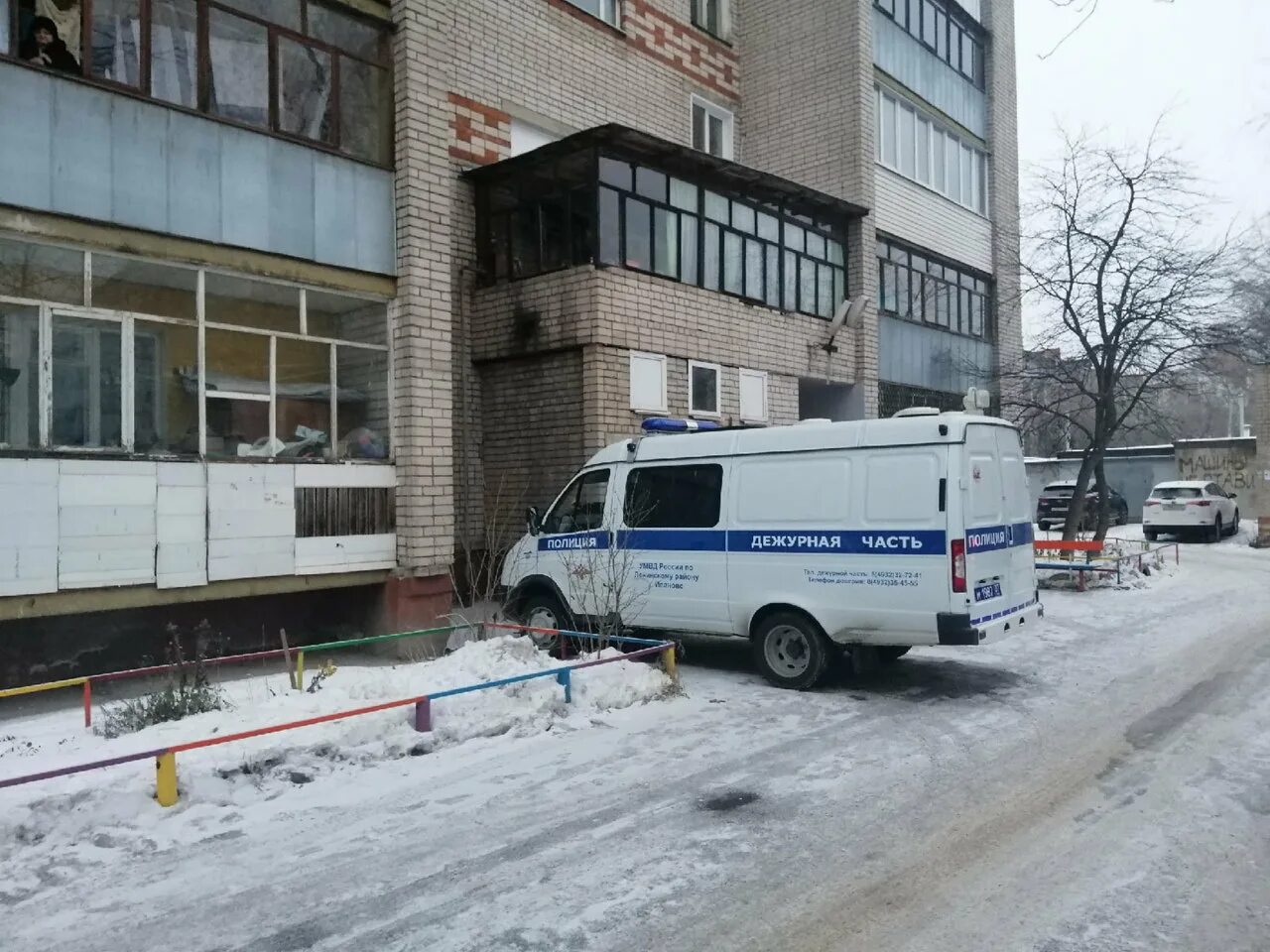 В иваново разбился. Полиция под окном. Полиция 37 Иваново. Полиция в доме.