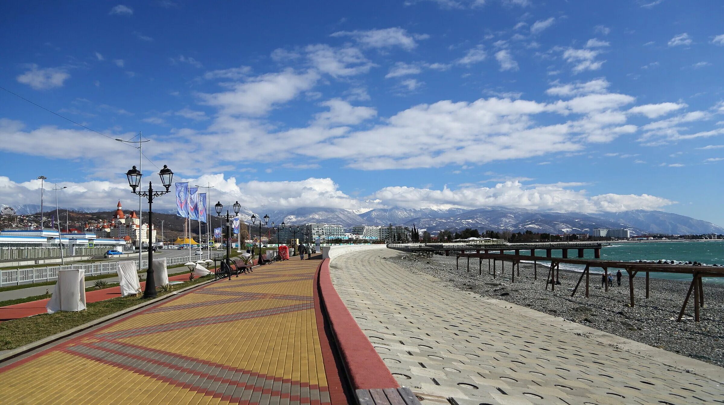 Набережная Кургородка Адлер. Центральная набережная Адлера. Набережная Чайка Адлер. Сочи Адлер пляж. Адлер пляж набережная