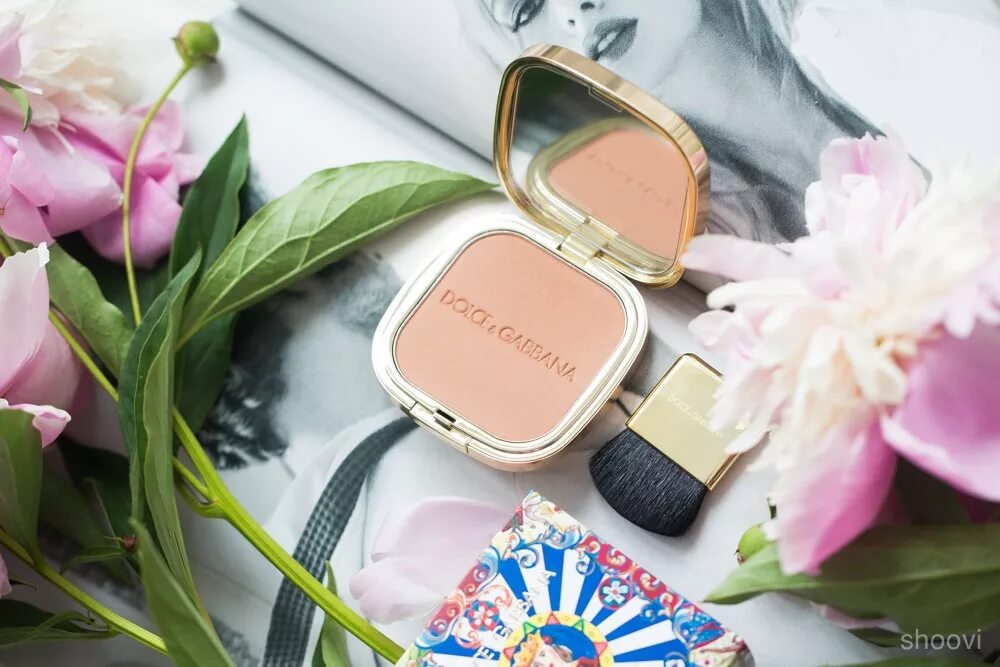Dolce glow. Пудра дольче габбана. пудра кушон дольче габбана. бронзирующая пудра дольче габбана. бронзирующая пудра dolce gabbana.