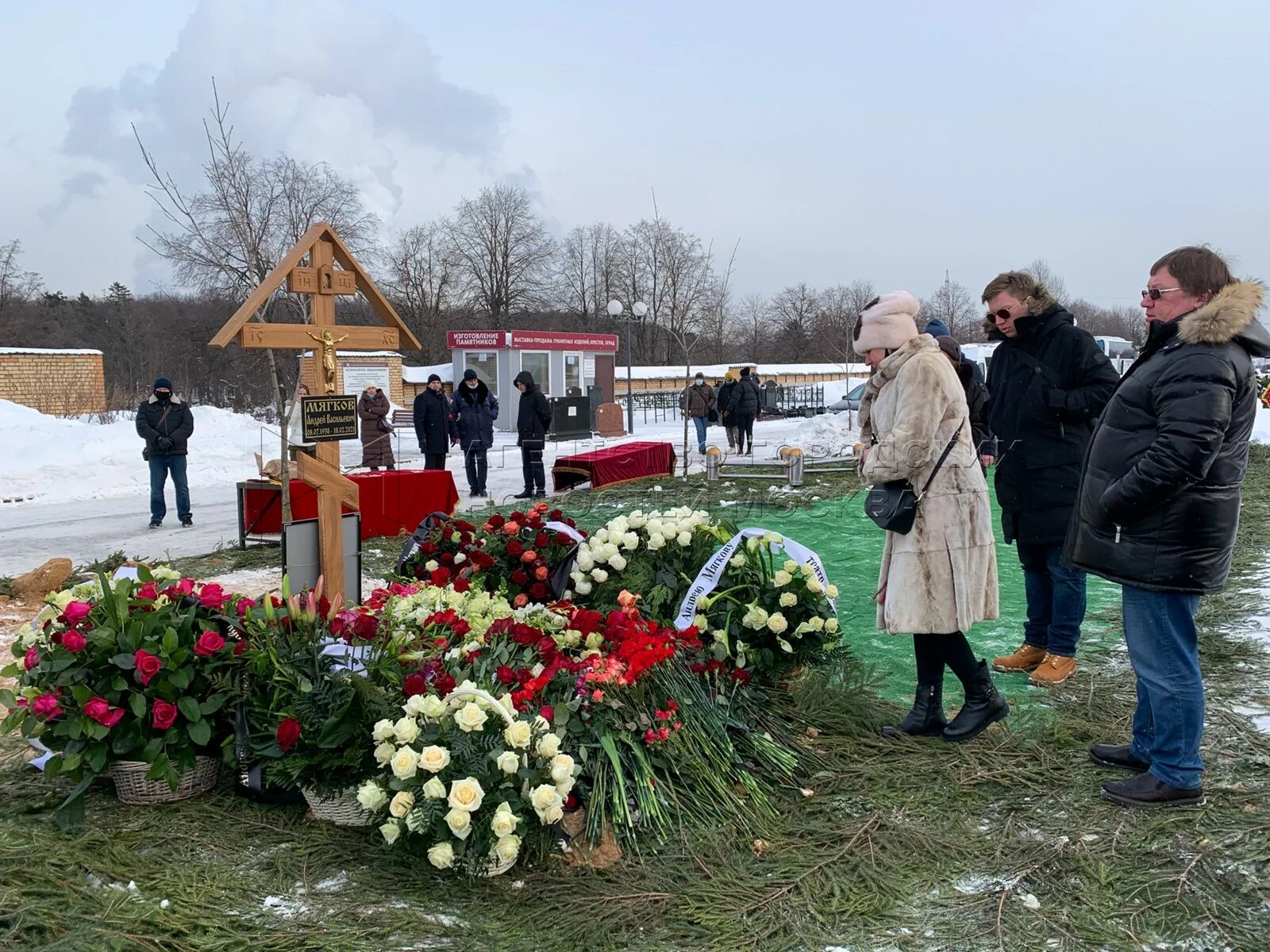 Похоронили главного. Могила Андрея Мягкова на Троекуровском. Могила Мягкова на Троекуровском.