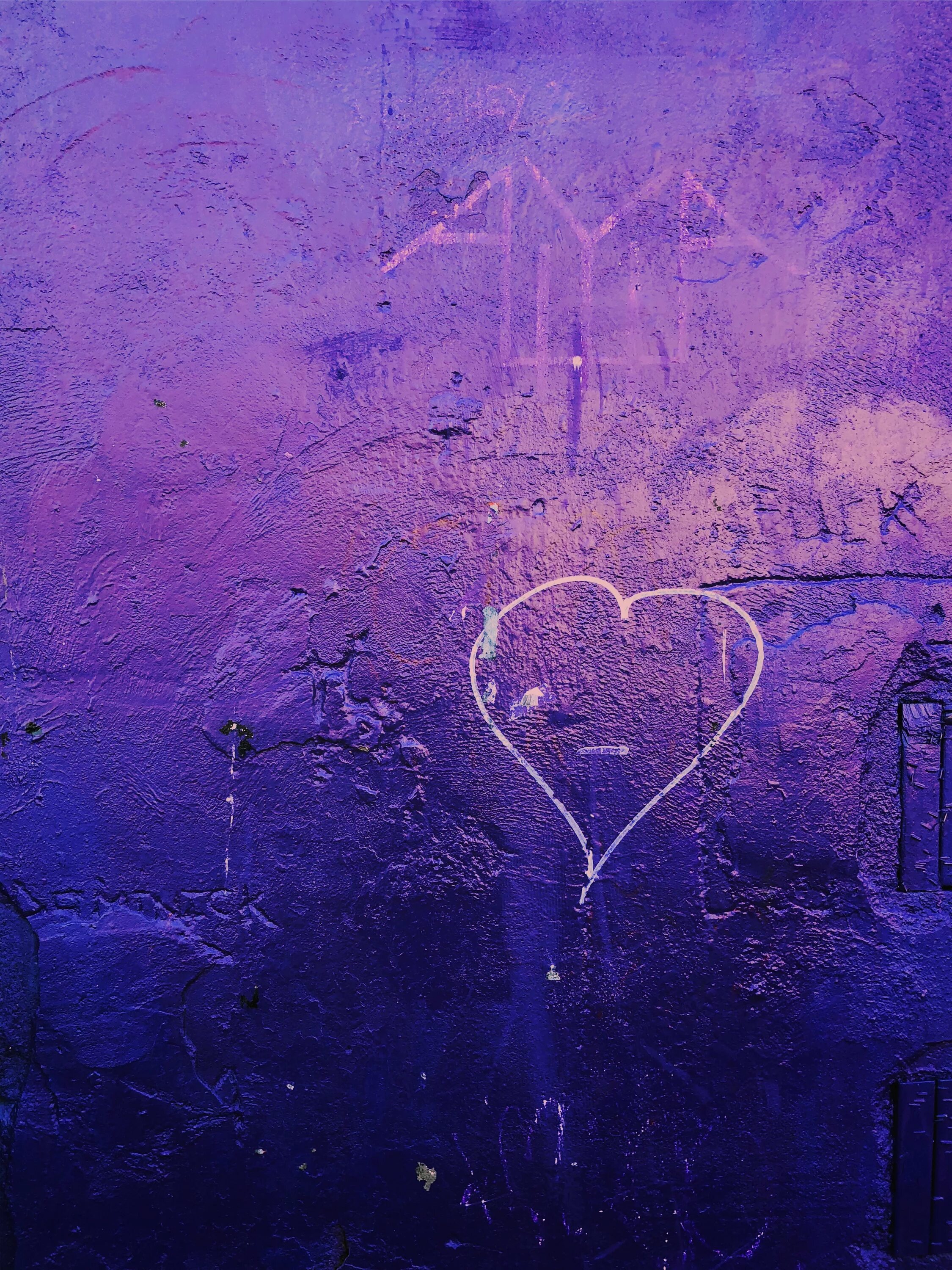 Фиолетовая любовь. Сердце фиолетовое. Фиолетовое сердце Эстетика. Фиолетовый фон с сердечками.