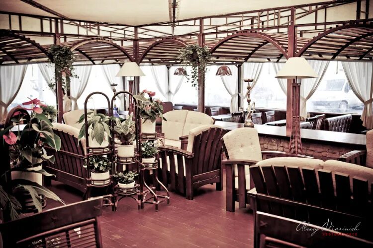 Кафе площадь ильича. Москва улица сергия радонежского 8 гамбринус. Ресторан с летней верандой гамбринус. Кафе площадь ильича. Гамбринус площадь ильича.