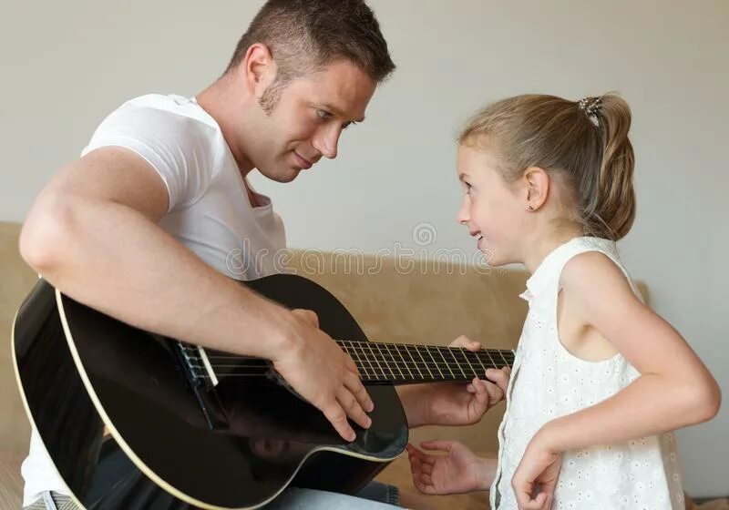 Dad Plays the Guitar.. Папа играет на гитаре